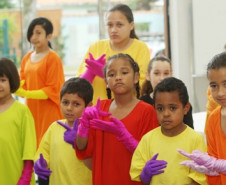 Profissionais da educação se encontram para tratar do assunto de acordo com realidade se seus estabelecimentos de ensino.
