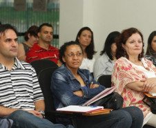 Profissionais da educação se encontram para tratar do assunto de acordo com realidade se seus estabelecimentos de ensino.