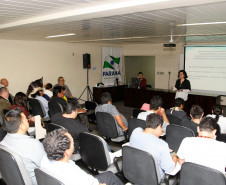 Reunião com representantes indígenas na Secretaria da Educação.
