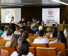 Todos os 399 municípios do Paraná já sancionaram os planos de educação. Para que os documentos municipais estejam em consonância com as metas estabelecidas nos Planos Estadual e Nacional, os municípios terão suporte técnico de uma comissão, que participa de um curso nesta terça (19) e quarta-feira (20), em Curitiba.

São 32 técnicos indicados pelos Núcleos Regionais de Educação (NREs), que já atuam com os municípios em programas e projetos educacionais. 