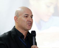“O curso é baseado na metodologia do planejamento educacional para a próxima década, estabelecido pelo Plano Nacional de Educação, com a articulação dos municípios para monitorar e avaliar os planos da cidade”, explica o coordenador dos Planos Municipais, João Reis.