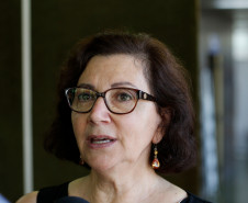 “Os planos foram discutidos com todos os setores da comunidade para estar em harmonia com as metas estabelecidas no Plano Nacional”, ressalta a secretária da Educação, professora Ana Seres. “E a etapa de avaliação e monitoramento será realizada da mesma maneira como foi feita a elaboração dos planos.”