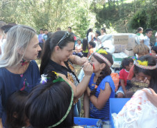 As 37 escolas estaduais indígenas do Paraná realizam nesta semana muitas atividades culturais, artísticas, artesanais e culinárias para comemorar o Dia do Índio (19 de Abril). As ações envolvem alunos, professores, pais e a comunidade.