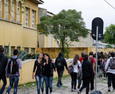 O orçamento da Educação mais que dobrou nos últimos cinco anos. De R$ 3,7 bilhões em 2010, evoluiu para uma previsão de R$ 7,8 bilhões neste ano de 2016. Além do crescimento orçamentário, o número de professores e funcionários da rede pública estadual também aumentou, com a contratação, desde 2011, de mais 23 mil profissionais da educação (entre professores e servidores).