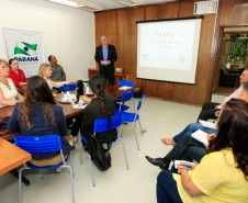 Recentemente uma comitiva canadense veio conhecer o trabalho na área de alimentação escolar, em especial, o incentivo à agricultura familiar. A indicação foi do Fundo Nacional de Desenvolvimento Educacional (FNDE), vinculado ao Ministério da Educação.