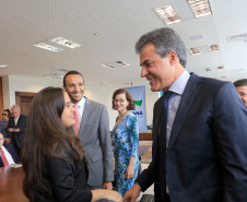 A lei foi proposta pela estudante Ingrid Ribeiro Serafim de Souza, de Cianorte, no Noroeste do Estado, tramitou nas comissões da Assembleia Legislativa do Paraná e foi aprovada pela Casa. É a primeira vez que o projeto de um estudante da rede estadual tramitou e foi aprovado para se tornar política pública estadual.