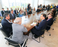 O governador Beto Richa sancionou nesta terça-feira (26) a lei que institui nas escolas paranaenses o programa Geração Atitude. O programa promove a cidadania e a participação dos estudantes na vida pública e nas atividades sociais. 