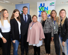 O governador Beto Richa sancionou nesta terça-feira (26) a lei que institui nas escolas paranaenses o programa Geração Atitude. O programa promove a cidadania e a participação dos estudantes na vida pública e nas atividades sociais. 