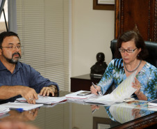 A secretária de Estado da Educação, professora Ana Seres, recebeu a direção do sindicato dos professores nesta terça-feira (26), para mais uma rodada de reuniões sobre a pauta de reivindicações da categoria