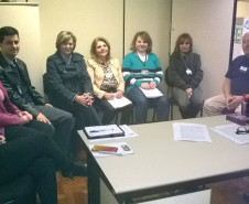 Durante encontro os técnicos da Controladoria conheceram a equipe e funcionamento da Ouvidoria da SEED e elogiaram o trabalho desenvolvido pelo setor. 