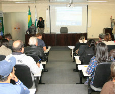 As equipes de comissão de licitação e diretores dos colégios agrícolas e florestal da rede estadual de ensino participam nessa sexta-feira (29), em Curitiba, de um curso de capacitação sobre as diretrizes de licitações e contratos no valor de até R$ 150 mil através do Programa de Recursos Descentralizado, via Fundo Rotativo.