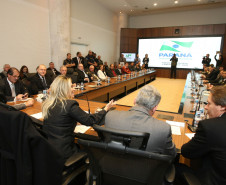 Secretários de estado, representantes de municípios paranaenses que participarão do revezamento da Tocha Olímpica, e demais órgãos do governo, reuniram-se nesta quarta-feira (04) para debater assuntos relacionados a este importante fato esportivo