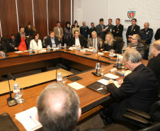Secretários de estado, representantes de municípios paranaenses que participarão do revezamento da Tocha Olímpica, e demais órgãos do governo, reuniram-se nesta quarta-feira (04) para debater assuntos relacionados a este importante fato esportivo