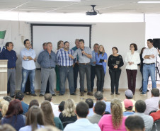 O governador Beto Richa inaugurou nesta quinta-feira (5) o Centro Estadual de Educação Profissional (Ceep) Professor Miguel Carlos Parolo, em Pitanga, Região Central do Paraná. O Ceep, que recebeu investimentos de R$ 7,3 milhões por meio de parceria entre o Estado e o Ministério da Educação, tem capacidade para atender 1.200 estudantes. A secretária de Estado da Educação, professora Ana Seres, participou da solenidade.