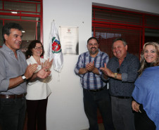 O governador Beto Richa inaugurou nesta quinta-feira (5) o Centro Estadual de Educação Profissional (Ceep) Professor Miguel Carlos Parolo, em Pitanga, Região Central do Paraná. O Ceep, que recebeu investimentos de R$ 7,3 milhões por meio de parceria entre o Estado e o Ministério da Educação, tem capacidade para atender 1.200 estudantes. A secretária de Estado da Educação, professora Ana Seres, participou da solenidade.