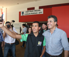 O governador Beto Richa inaugurou nesta quinta-feira (5) o Centro Estadual de Educação Profissional (Ceep) Professor Miguel Carlos Parolo, em Pitanga, Região Central do Paraná. O Ceep, que recebeu investimentos de R$ 7,3 milhões por meio de parceria entre o Estado e o Ministério da Educação, tem capacidade para atender 1.200 estudantes. A secretária de Estado da Educação, professora Ana Seres, participou da solenidade.