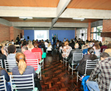 Professores de escolas estaduais e municipais de Curitiba que trabalham com estudantes do 5° e 6° ano do ensino fundamental começaram nesta sexta-feira (6) um curso de formação integrada entre as duas redes de ensino