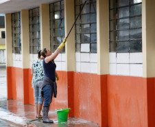 As 2,1 mil escolas da rede pública estadual já podem movimentar, nesta segunda-feira (16), a terceira cota consumo de recursos transferidos pelo Governo do Estado por meio do Programa Fundo Rotativo. A cota consumo, no valor de R$ 3,9 milhões, é destinada à aquisição de material de expediente, limpeza e itens esportivos, por exemplo.