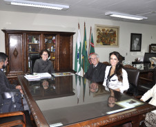 Uma comitiva da Secretaria da Educação do Distrito Federal está no Paraná, nesta terça (17) e quarta-feira (18), para conhecer as ações e sistemas desenvolvidos pela Secretaria de Estado da Educação do Paraná nas áreas de apoio financeiro às escolas, merenda e recursos humanos.