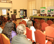As escolas da rede estadual tombadas pelo patrimônio histórico terão um museu próprio para catalogar e divulgar seu patrimônio cultural e a contribuição à educação paranaense. A ação faz parte do programa Museu da Escola Paranaense, do Governo do Estado. Nesta terça-feira (17), a Secretaria de Estado da Educação iniciou, em Curitiba, o curso de capacitação “Educação Patrimonial e a Preservação da Cultura Escolar do Paraná”.