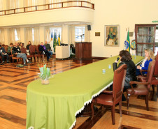 As escolas da rede estadual tombadas pelo patrimônio histórico terão um museu próprio para catalogar e divulgar seu patrimônio cultural e a contribuição à educação paranaense. A ação faz parte do programa Museu da Escola Paranaense, do Governo do Estado. Nesta terça-feira (17), a Secretaria de Estado da Educação iniciou, em Curitiba, o curso de capacitação “Educação Patrimonial e a Preservação da Cultura Escolar do Paraná”.