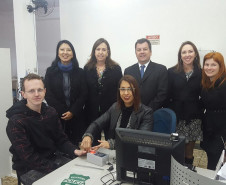 As ações do Projeto Criança e Adolescente Protegidos começaram em 20 municípios, garantindo a emissão da carteira de identidade a estudantes matriculados nas escolas públicas estaduais e municipais do Paraná. O projeto é desenvolvido pelo Governo do Paraná, por meio da Secretaria de Estado da Justiça, em parceria com o Tribunal de Justiça e secretarias de Estado. As ações serão feitas nas primeiras sextas-feiras de cada mês.