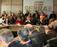 A Secretaria de Estado da Educação e o Sebrae/Paraná formalizaram nesta quinta-feira (9), em Curitiba, convênio para a oferta de cursos de educação empreendedora nas escolas estaduais