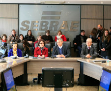 A Secretaria de Estado da Educação e o Sebrae/Paraná formalizaram nesta quinta-feira (9), em Curitiba, convênio para a oferta de cursos de educação empreendedora nas escolas estaduais