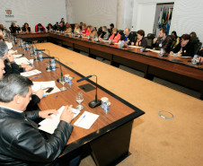 Na tarde de quarta-feira (8), a secretária Ana Seres fez uma reunião com os chefes de núcleos no Gabinete de Gestão de Informações do Palácio Iguaçu