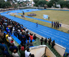O Colégio Estadual do Paraná celebrou nesta quinta-feira (23), em sua pista de atletismo, o Dia Olímpico Mundial. Diversas atividades foram promovidas para marcar a data – homenagens a ex-atletas, paratletas, professores aposentados e antigos alunos, além de apresentações de ginástica rítmica, atletismo e o acendimento simbólico da tocha olímpica. O evento integra o calendário de comemorações dos 170 anos de existência da instituição.