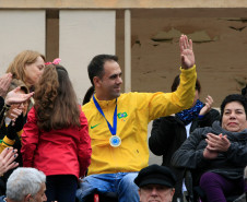 Um dos homenageados foi o paratleta Claudiomiro Segatto, que vai representar o Brasil nos jogos paralímpicos Rio 2016 na modalidade de tênis de mesa para cadeirantes
