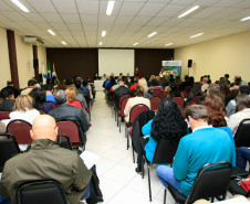 A Secretaria de Estado da Educação realizou nesta segunda-feira (27), em Curitiba, evento de formação para gestores dos 350 colégios que ofertam educação profissional no Paraná. O encontro, dividido em duas etapas, busca consolidar essa modalidade de ensino, que já conta com cerca de 70 mil estudantes na rede estadual e contempla a política do governo de valorização dos profissionais da educação.