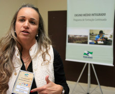 A iniciativa é uma oportunidade para enriquecer o debate entre os participantes. “Mesmo os colégios tendo realidades diferentes, as discussões podem trazer uma troca de experiências muito válida. Um evento com esse sempre acrescenta ao nosso trabalho”, comentou a diretora do Colégio Estadual Major Vespasiano Carneiro Mello, em Castro, Luciana Aquiles. O colégio tem cerca de 1,6 mil alunos – 20% deles dos cursos técnico de Turismo e de Formação de Docentes.