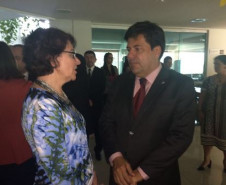 Foi encerrada nesta sexta-feira (1º), em Aracaju, a segunda reunião realizada este ano pelo Conselho Nacional de Secretários de Educação (Consed).Na foto, a secretária do Paraná, professora Ana Seres, que é vice-presidente do Conselho para a região Sul, conversa com o ministro da Educação, Mendonça Filho.
