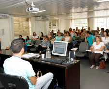 Será lançado pela Secretaria de Estado da Educação (SEED) nesta quinta-feira (dia 7), em Guarapuava, o projeto piloto “Escola também compra”, em parceria com Associação Comercial e Empresarial de Guarapuava (ACIG). O projeto, elaborado pela Coordenadoria de Apoio Financeiro à Rede Escolar (CAF) da SEED, busca aliar a gestão eficiente dos recursos das escolas ao fomento da economia local das cidades do Paraná.