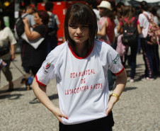 Curitiba,PR 01 de Dezembro de 2011 - Alunos da rede pública, realizam passeata no centro de Curitiba. Hoje, 1º de Dezembro, é celebrado o Dia Mundial de Luta Contra a Aids.