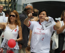 Curitiba,PR 01 de Dezembro de 2011 - Alunos da rede pública, realizam passeata no centro de Curitiba. Hoje, 1º de Dezembro, é celebrado o Dia Mundial de Luta Contra a Aids. 