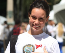 Curitiba,PR 01 de Dezembro de 2011 - Alunos da rede pública, realizam passeata no centro de Curitiba. Hoje, 1º de Dezembro, é celebrado o Dia Mundial de Luta Contra a Aids.