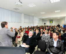 “Noventa por cento das aquisições das escolas da rede estadual que recebem recursos através do programa Fundo Rotativo são feitas nas micro e pequenas empresas. Nossa intenção é privilegiar fornecedores de bens e serviços da região, beneficiando a economia local e cumprindo uma função social, explicou Vicente.