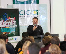 O presidente da Associação Comercial e Empresarial de Guarapuava, Eloi Mamcasz, está otimista com o projeto. “A escola, além de seu papel de transformar a sociedade, também compra e, assim, estimula o comércio local. Acredito que esse projeto terá uma grande impacto para a nossa cidade”, disse.