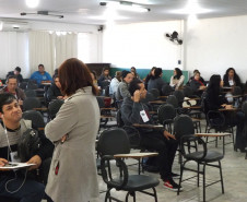 O 8º InterIlhas foi encerrado nessa sexta-feira (8), em Paranaguá, Litoral do Estado. Durante dois dias, mais de 180 profissionais da educação que atuam nas escolas das ilhas participaram de curso de formação que envolveu diversas discussões pedagógicas e de gestão. O evento contou com a participação de representantes do Ministério Público e, pela primeira vez, das escolas indígenas da região.