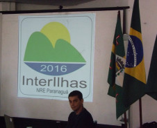 O 8º InterIlhas foi encerrado nessa sexta-feira (8), em Paranaguá, Litoral do Estado. Durante dois dias, mais de 180 profissionais da educação que atuam nas escolas das ilhas participaram de curso de formação que envolveu diversas discussões pedagógicas e de gestão. O evento contou com a participação de representantes do Ministério Público e, pela primeira vez, das escolas indígenas da região.