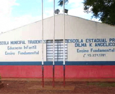 O Ministério da Educação repassou ao Paraná R$ 5 milhões, a ser utilizado em obras de escolas da rede estadual. Esse montante, resultado de reunião com o governador Beto Richa no dia 15 de junho, em Brasília, vai beneficiar três unidades, que estão em fase de finalização: Dilma Angelico (em Catanduvas), Pato Bragado (Pato Bragado) e Jardim Canadá (Cascavel).