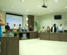Trinta e nove escolas de seis Núcleos Regionais de Educação (NREs) já estão inscritas para a primeira etapa do Prêmio de Gestão CAF 2016, que valoriza as unidades com os melhores exemplos de gestões. A iniciativa foi lançada no ano passado e está sendo ampliada para mais núcleos. Acima, premiação de 2015.