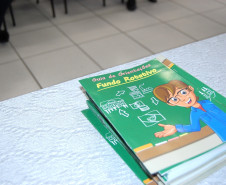 No Colégio Estadual do Campo de Porto Camargo, em Icaraíma, Noroeste do Estado, toda vez que algum recurso financeiro é depositado na conta da escola a direção convoca os funcionários, professores, estudantes e pais para decidir a melhor maneira de aplicar os recursos. Nesses encontros também são repassadas à comunidade escolar as necessidades do colégio, e todos trabalham juntos para solucionar as demandas.