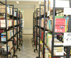 Essa maior aproximação com as famílias tem dado bons resultados para a escola. Centenas de famílias colaboram com a APMF. Com recursos da associação, o colégio já conseguiu adquirir 400 obras literárias para a biblioteca.