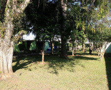 As melhorias vão desde modernização de sanitários e construção de banheiro adaptável para estudantes especiais, até pinturas e colocação de novas lousas nas salas de aula. Além disso, estão sendo reorganizados vários espaços para melhorar o atendimento dos alunos e proporcionar mais conforto aos quase 1,4 mil estudantes do colégio, nos três turnos. O investimento soma mais de R$ 40 mil em recursos públicos e da Associação de Pais, Mestres e Funcionários (APMF).