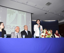 Educadores de todas as regiões estão reunidos em Curitiba para debater a Base Nacional Comum Curricular (BNCC), conjunto de conhecimentos que o estudante precisa ter em cada etapa do ensino. A nova base está sendo construída com participação do MEC, Consed, da Undime, de secretarias de Estado da Educação, da Anped e de escolas de todo País.