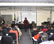 Os chefes dos 32 Núcleos Regionais de Educação (NREs) participaram nesta quarta-feira (03), em Curitiba, de uma reunião para debater questões pontuais de cada regional. O encontro contou com a presença da secretária da Educação, professora Ana Seres, do superintendente de Desenvolvimento Educacional, Victor Hugo Dantas, além de coordenadores da Secretaria da Educação.