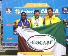 Edevaldo (centro) sempre praticou atividades esportivas, mas teve que interromper a que mais gostava, jogar futebol, devido a uma displasia na perna direita e problema de má formação no membro inferior da perna esquerda. Mas foi no próprio esporte que o paratleta buscou forças para superar as dificuldades diárias. “O esporte é tudo para mim”, disse.